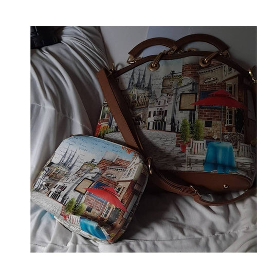 ADORABLE new Paris shoulder bag with matching makeup case