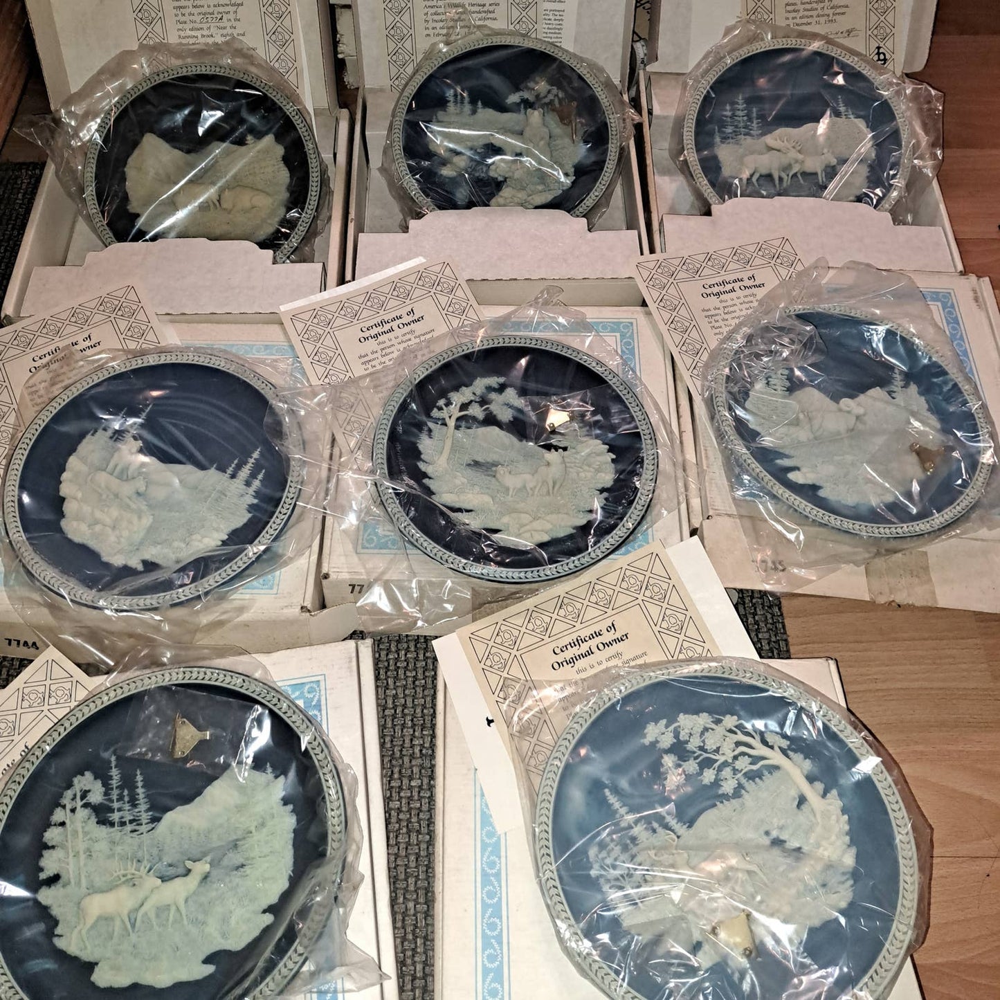 RARE Sealed set of 8 Display Plates-On The Riverbank- Incolay Wildlife  Series