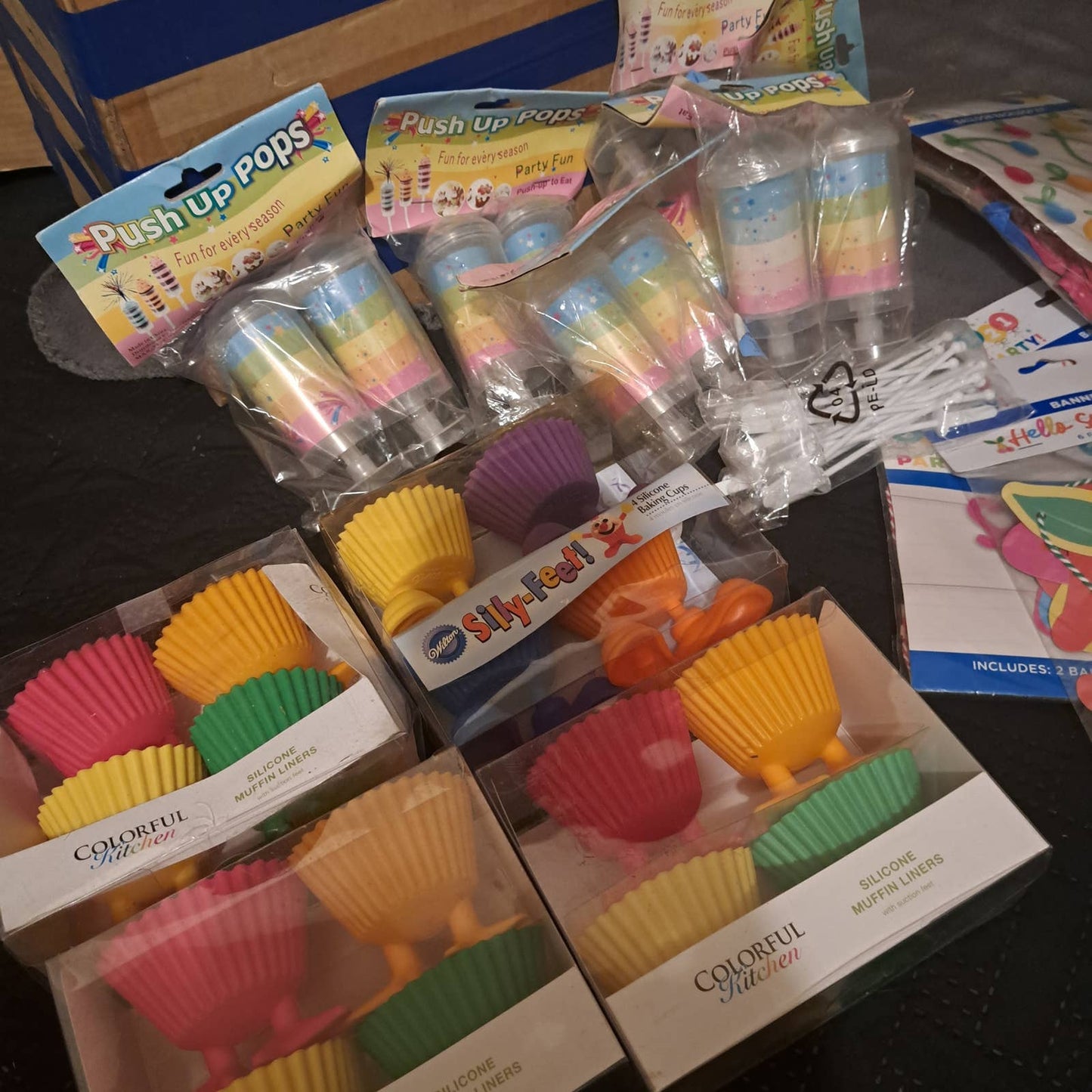 NEW 16 Silly Feet SILICONE BAKING CUPS and 12 Cake Pops Plus More