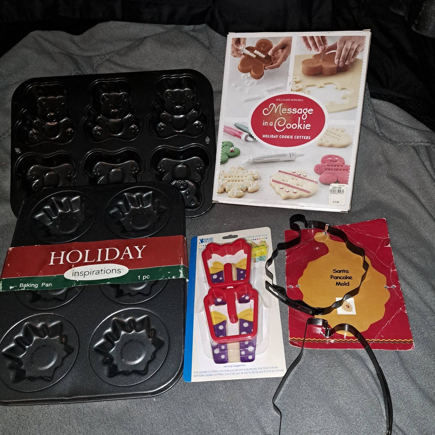 NIB Holiday Baking Treats! William Sonoma Message in Cookie-Bear/Snowflake Pans