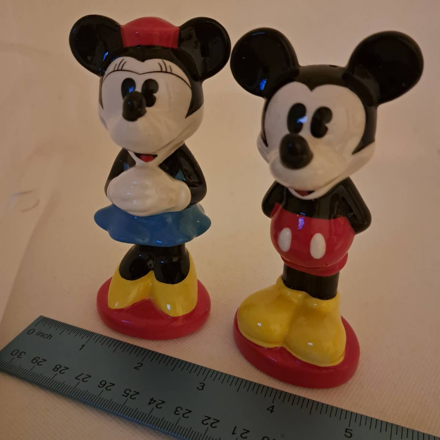 NIB Disney Treasure Craft Ceramic Micky & Minnie Salt & Pepper Shakers