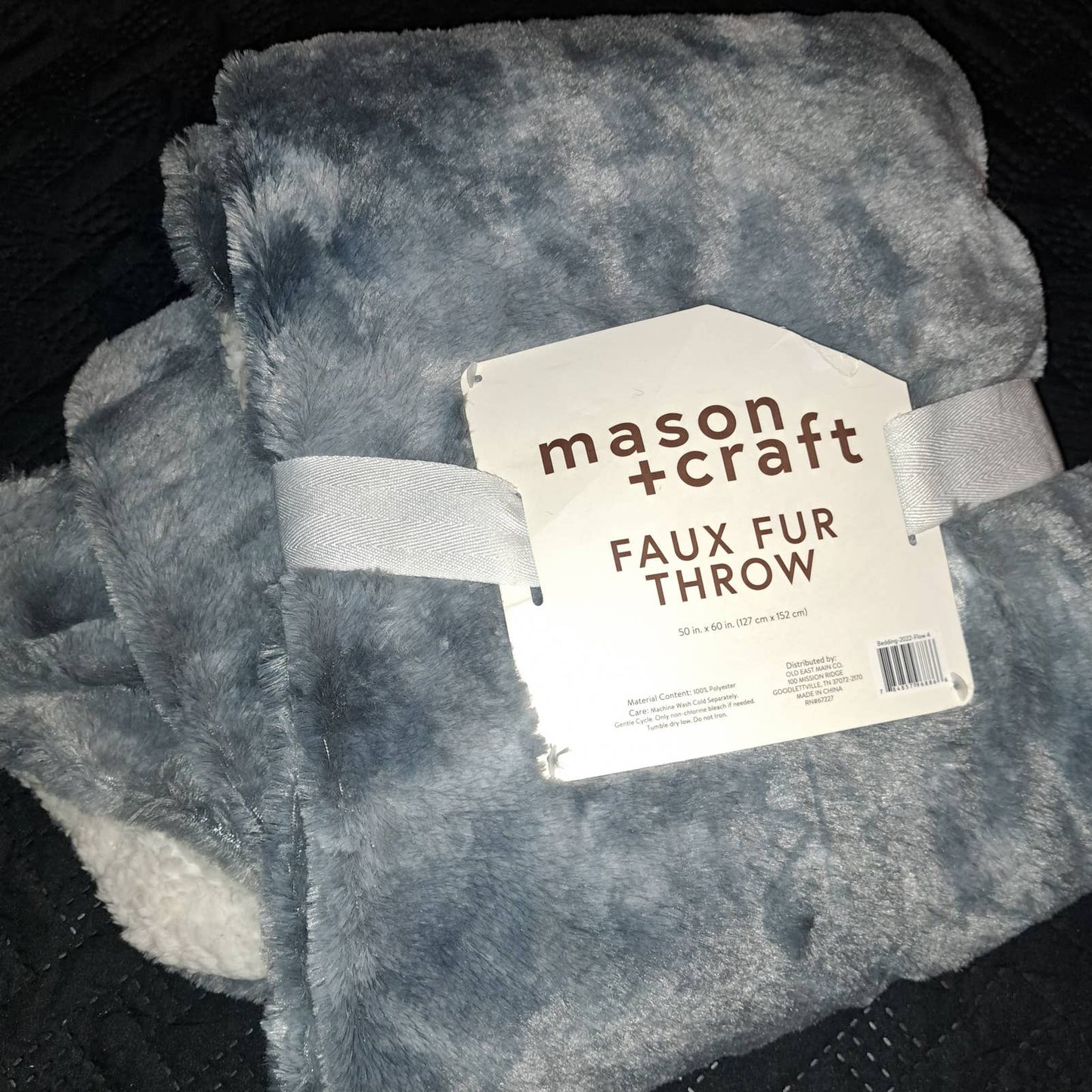 NWT- SUPER SOFT Mason + Croft 50 by 60 inch Faux Fur & faux Shearling Lining