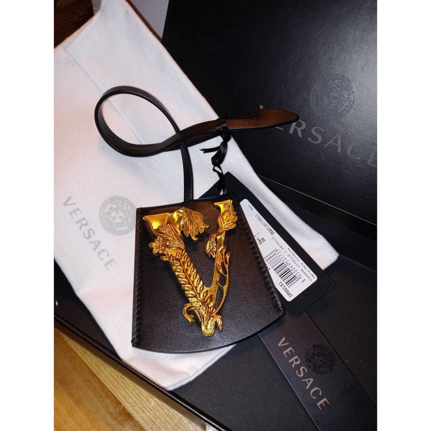 Versace Authenticated "V" gold Nero-Oro Tribute RARE luggage Tag